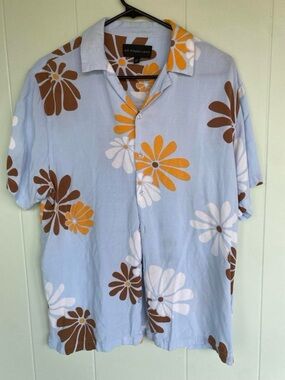 No Boundaries Light Blue Floral Camp Shirt - Brown & Yellow Daisy Print